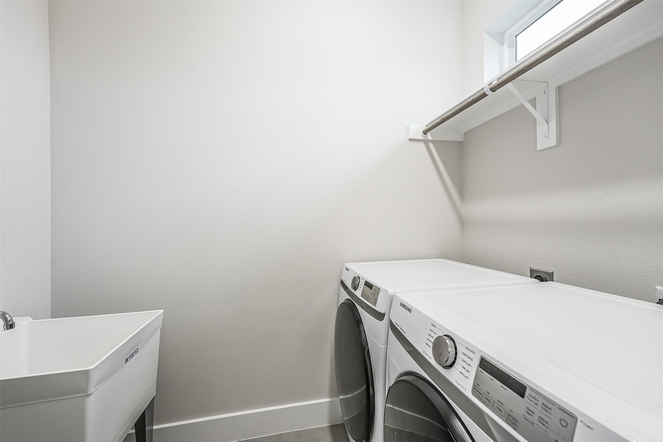 2136 Dennis Street Houston, TX 77004 - Photo 23 of 49 a utility room with dryer and washer