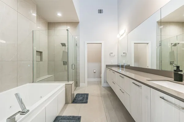 $2,890 | 2136 Dennis Street, Houston, TX 77004