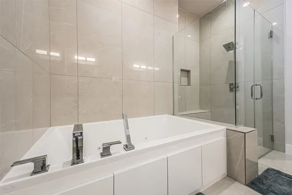 $2,890 | 2136 Dennis Street, Houston, TX 77004