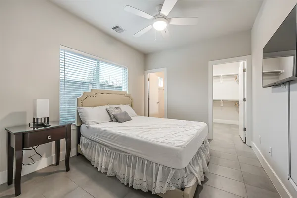 $2,890 | 2136 Dennis Street, Houston, TX 77004