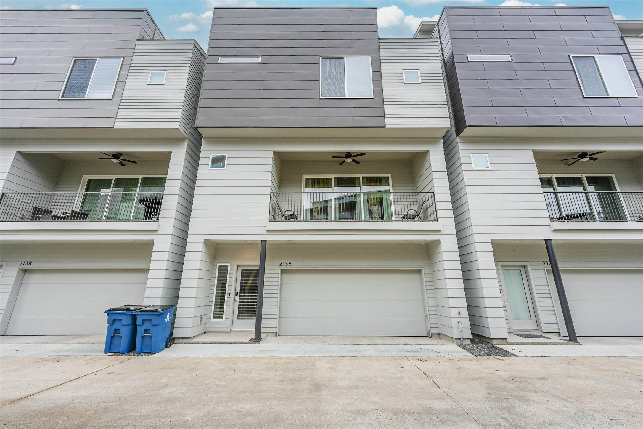 2136 Dennis Street Houston, TX 77004 - Photo 45 of 49 front view of a house