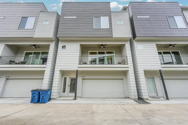 $2,890 | 2136 Dennis Street, Houston, TX 77004