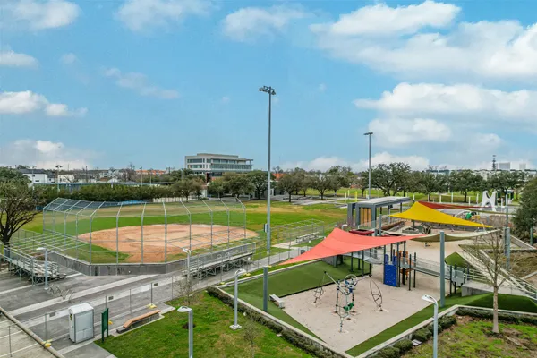 $2,890 | 2136 Dennis Street, Houston, TX 77004