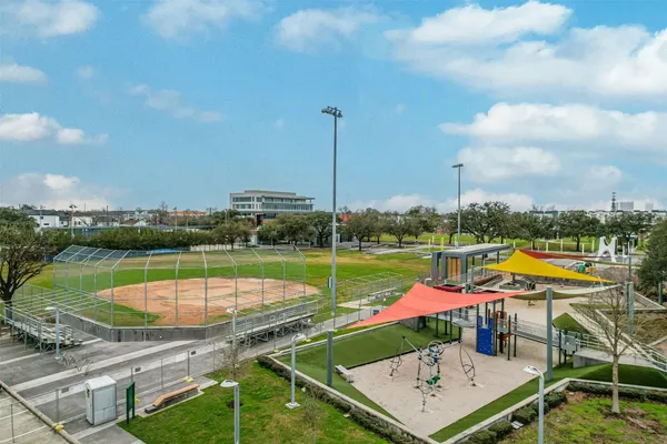 $2,890 | 2136 Dennis Street, Houston, TX 77004