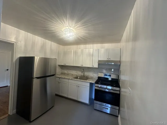 $169,000 | 5639 Netherland Avenue, Unit 1B | North Riverdale