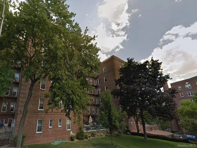 $169,000 | 5639 Netherland Avenue, Unit 1B | North Riverdale