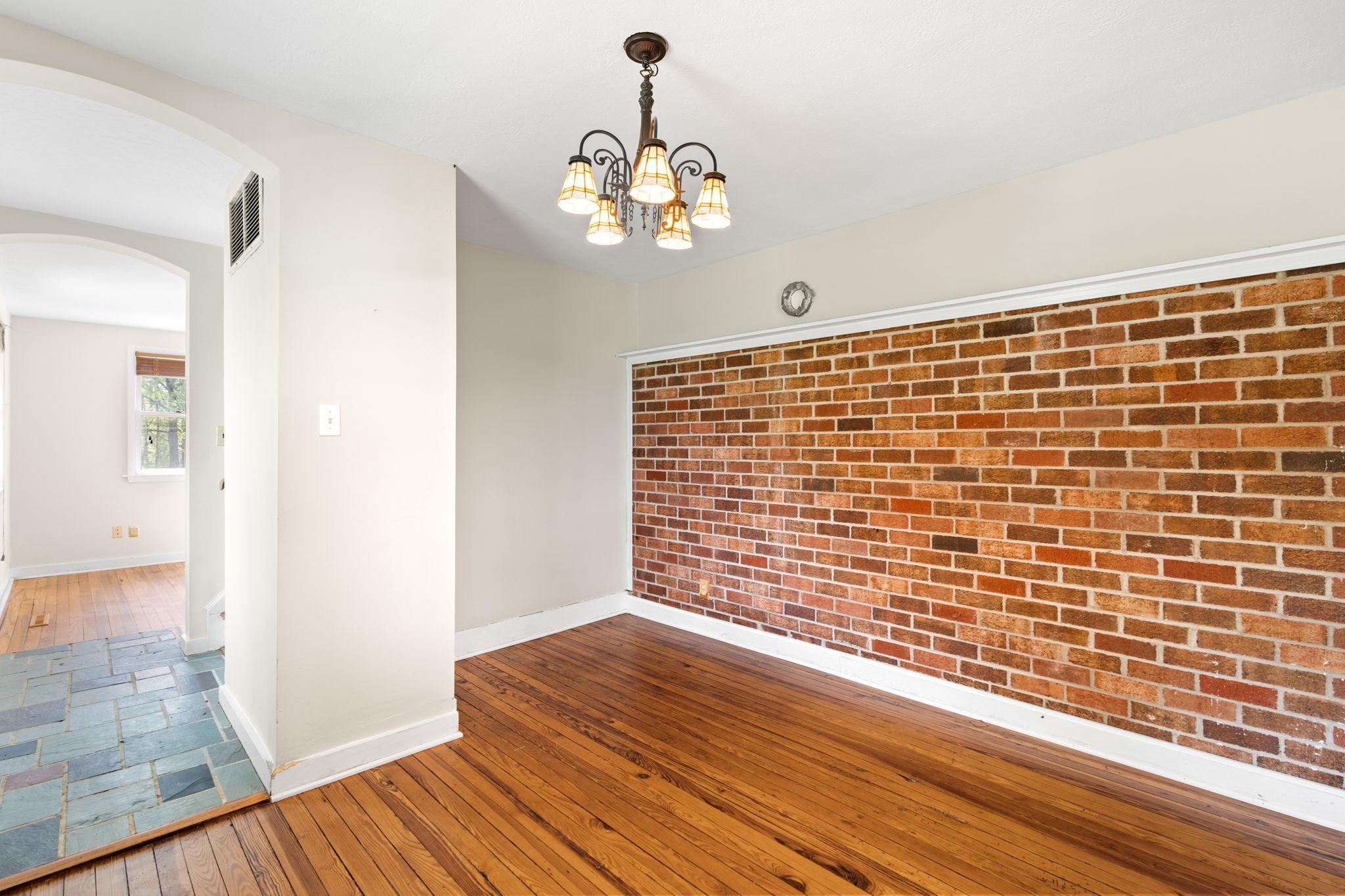 5002 Burkittsville Road Jefferson, MD 21755 - Photo 6 of 40 Livingroom