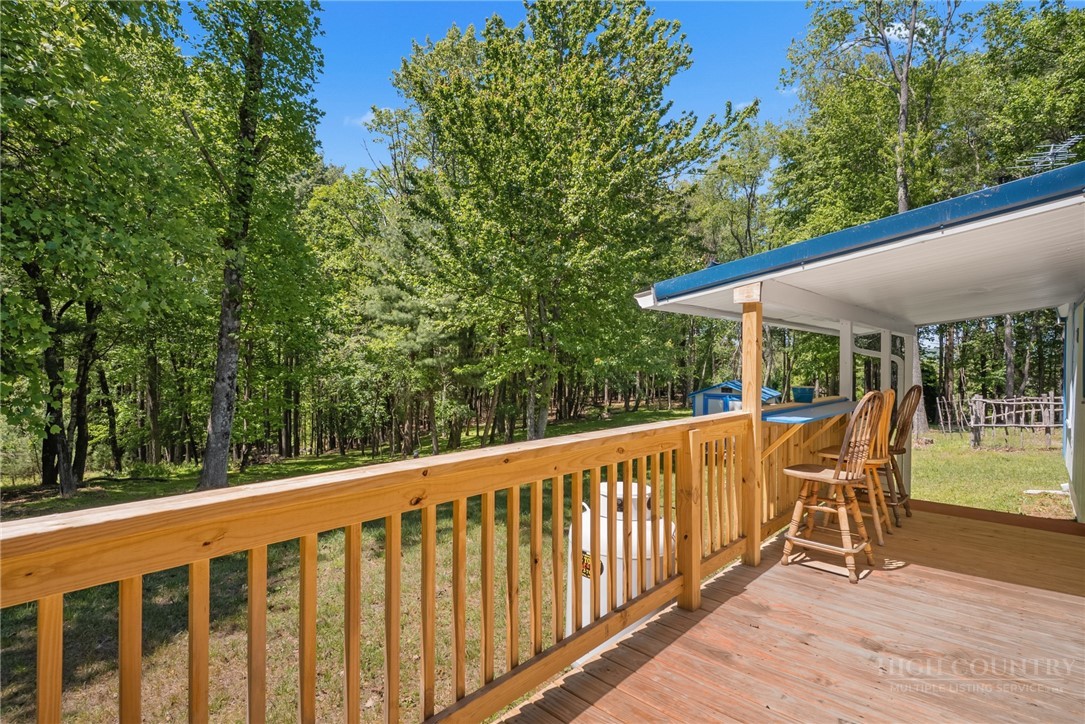 154 Folger Road Sparta, NC 28675 - Photo 19 of 37 a balcony with table and chairs
