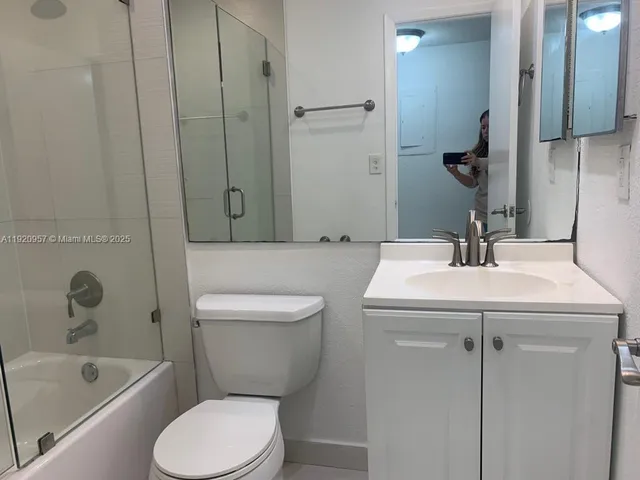 $2,350 | 907 Northeast 199th Street, Unit 204, Miami, FL 33179