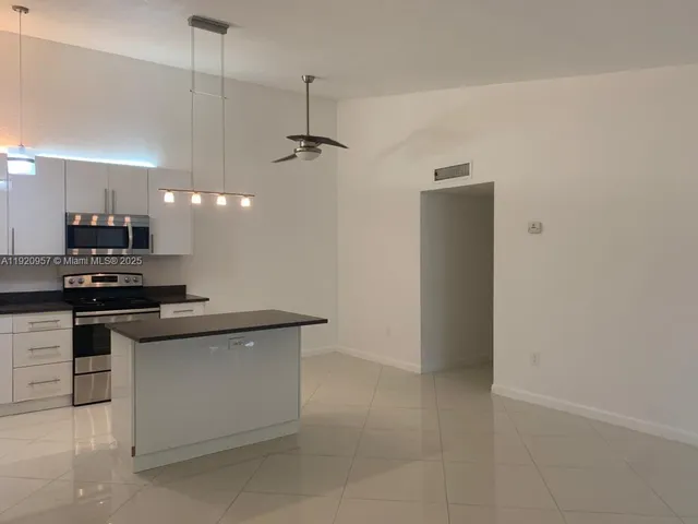 $2,350 | 907 Northeast 199th Street, Unit 204, Miami, FL 33179