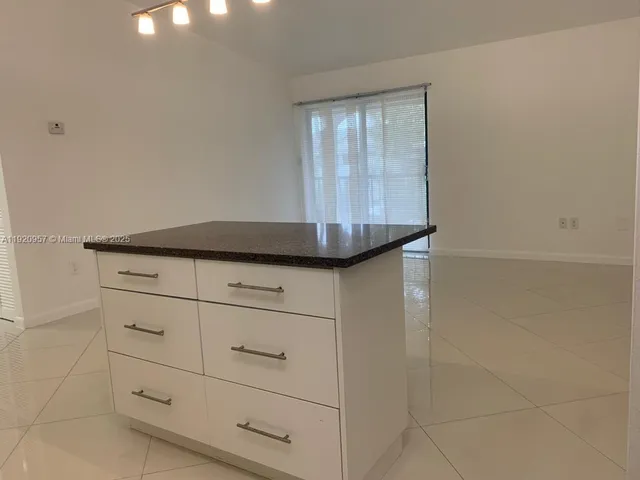 $2,350 | 907 Northeast 199th Street, Unit 204, Miami, FL 33179