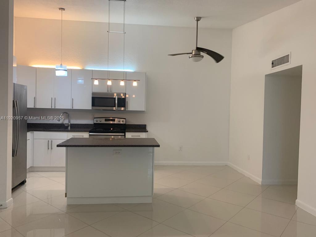 907 Northeast 199th Street, Unit 204 Miami, FL 33179 - Photo 7 of 16