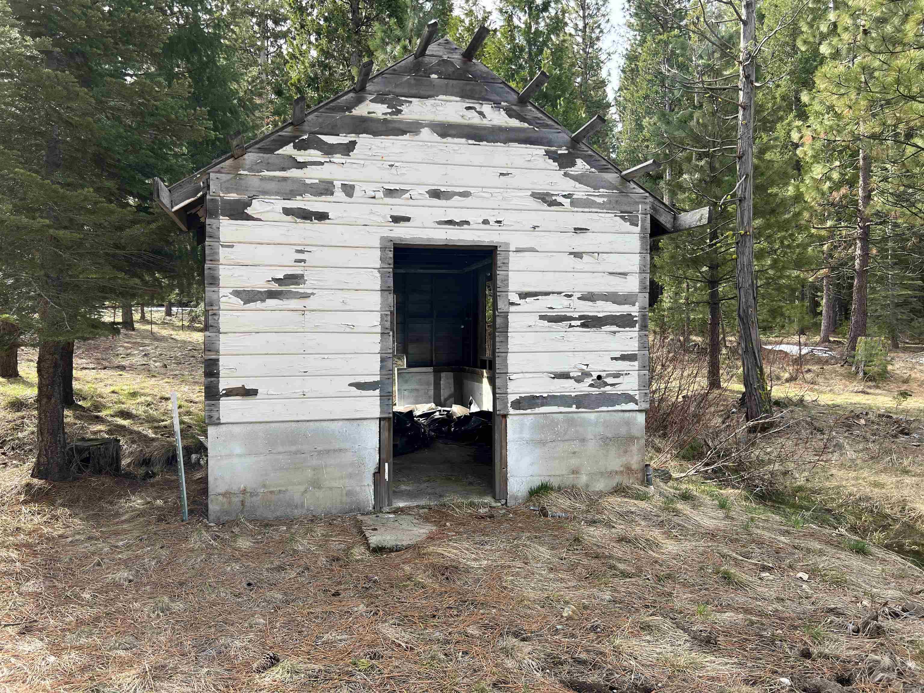 475 Old Hatchery Road Clio, CA 96106 - Photo 12 of 14 a view of a stone house with a yard