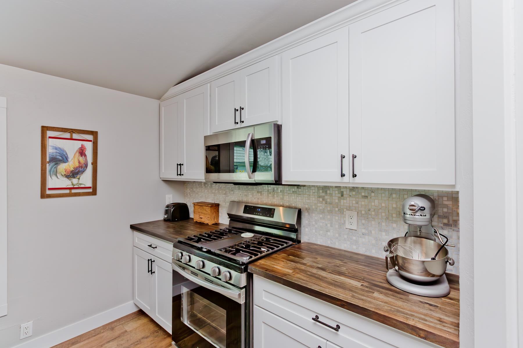 435 32 Road, Unit 601 Clifton, CO 81520 - Photo 14 of 38 a kitchen with granite countertop a stove and a wooden floor