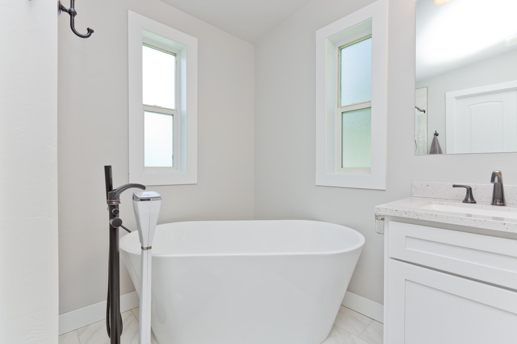 435 32 Road, Unit 601 Clifton, CO 81520 - Photo 23 of 38 a bathroom with a tub sink and mirror