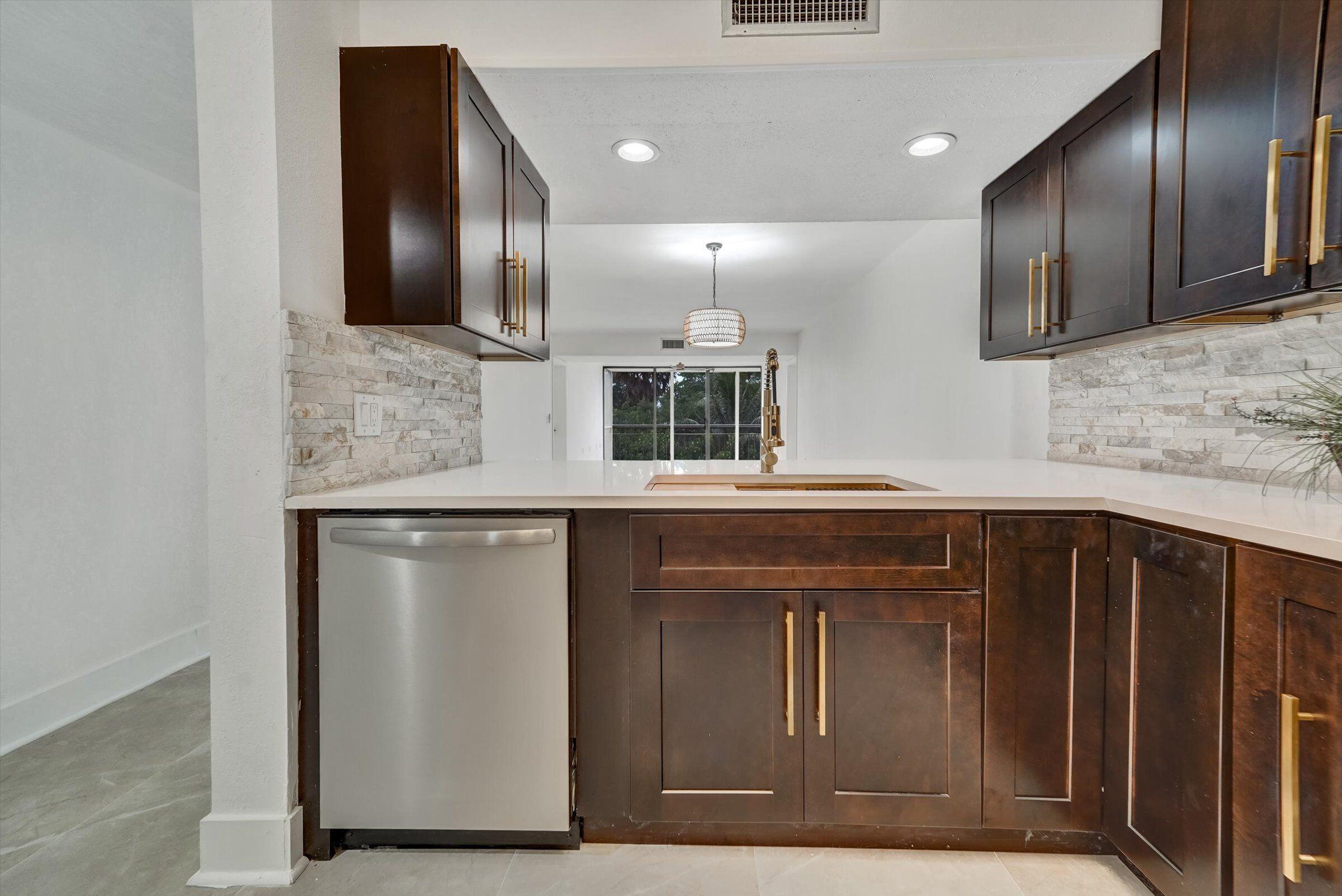 6181 Balboa Circle, Unit 303 Boca Raton, FL 33433 - Photo 18 of 21 11
