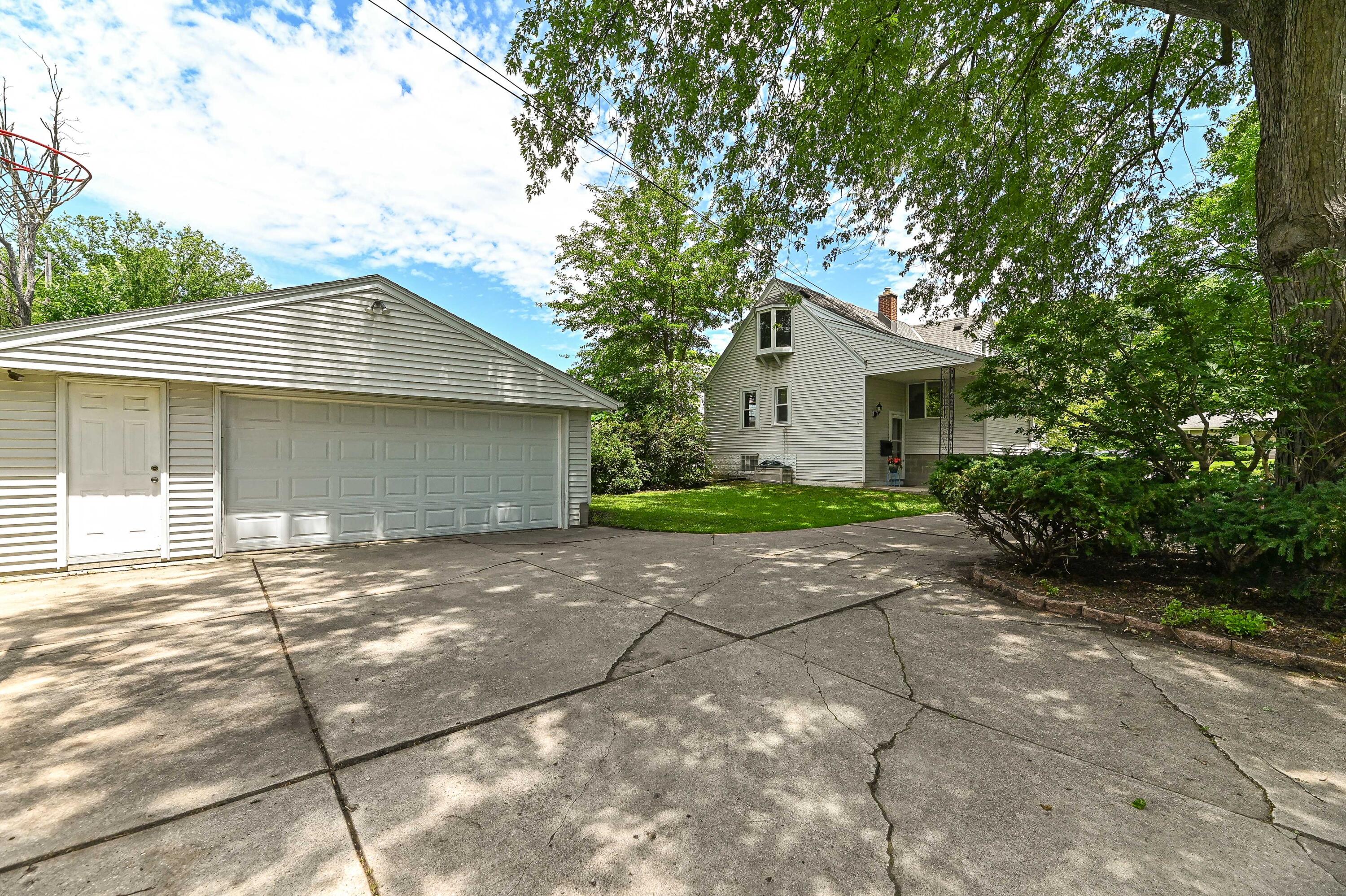 3445 South 96th Street Milwaukee, WI 53227 - Photo 44 of 52 2.5 Car Garage
