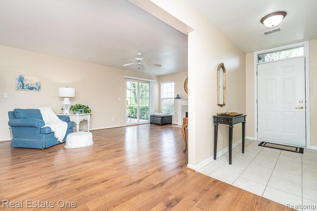 3544 Oakmonte Boulevard Rochester, MI 48306 - Photo 3 of 27