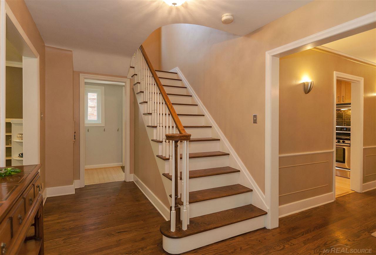 323 Moran Road Grosse Pointe Farms, MI 48236 - Photo 3 of 33