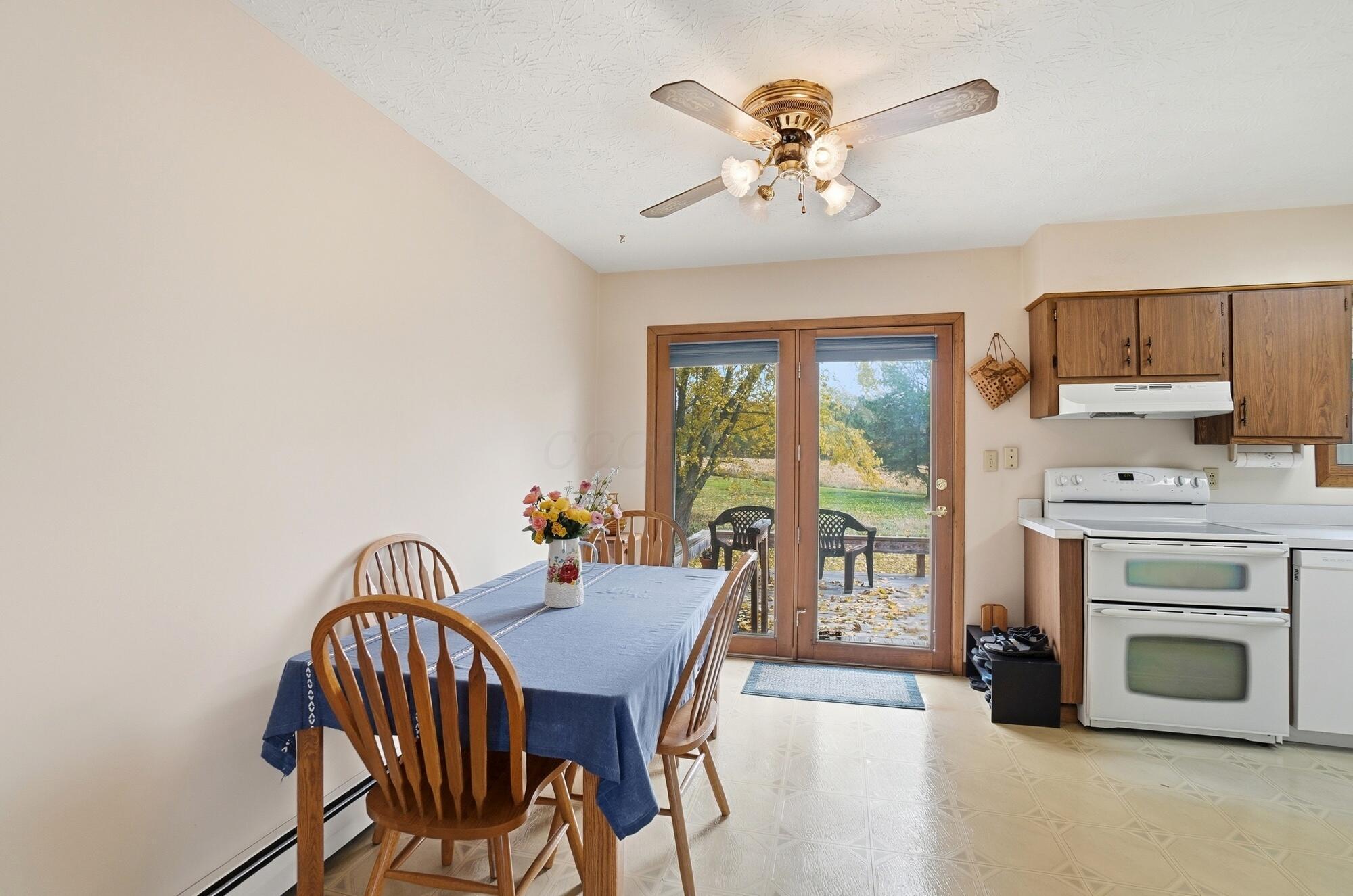 12644 Snyder Church Road Northwest Baltimore, OH 43105 - Photo 16 of 61 Eating Space - 12644 Snyder Church Road NW, Baltimore, OH 43105