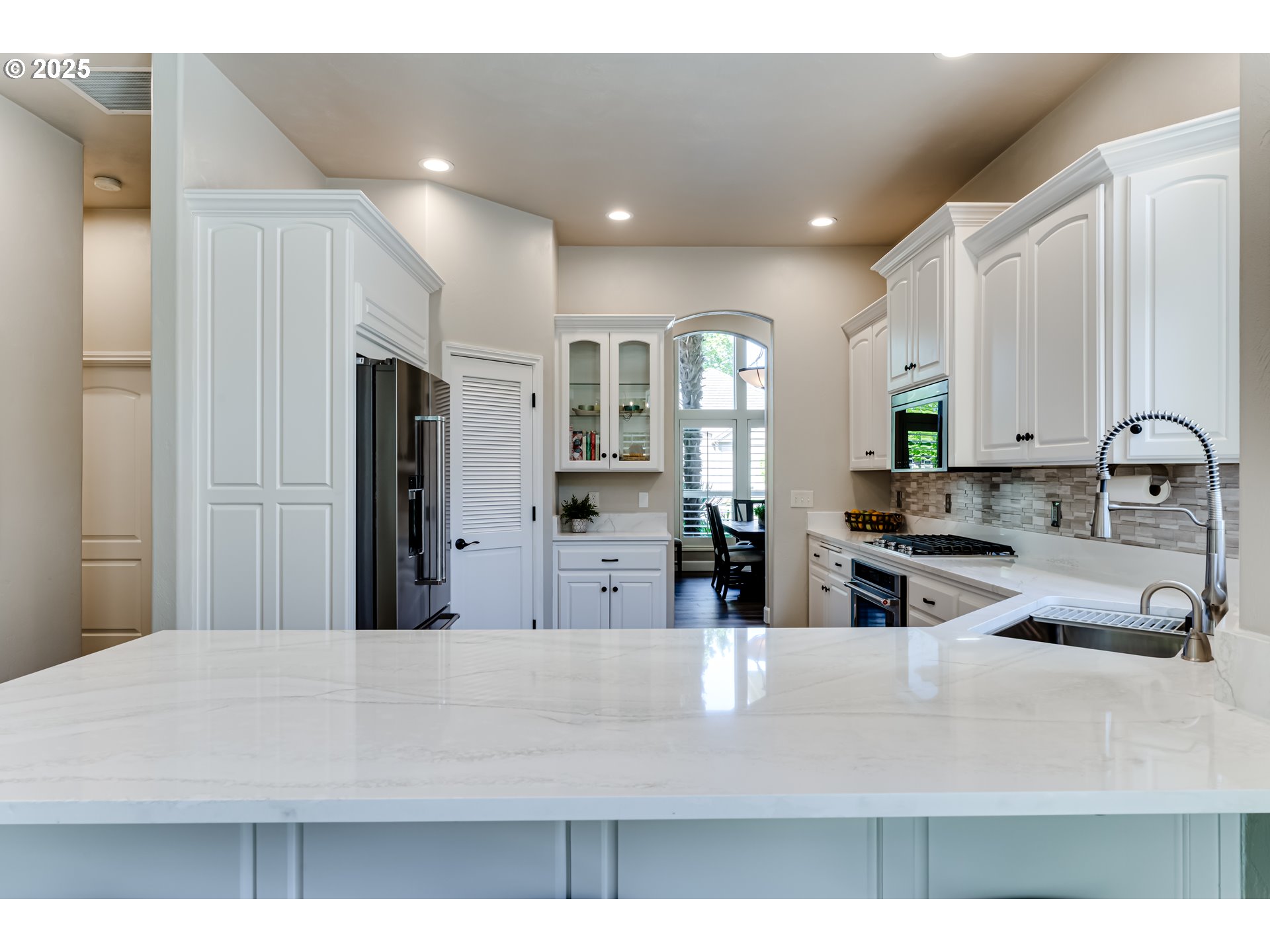 3193 Metolius Drive Eugene, OR 97408 - Photo 17 of 39 a view of kitchen with stainless steel appliances kitchen island
