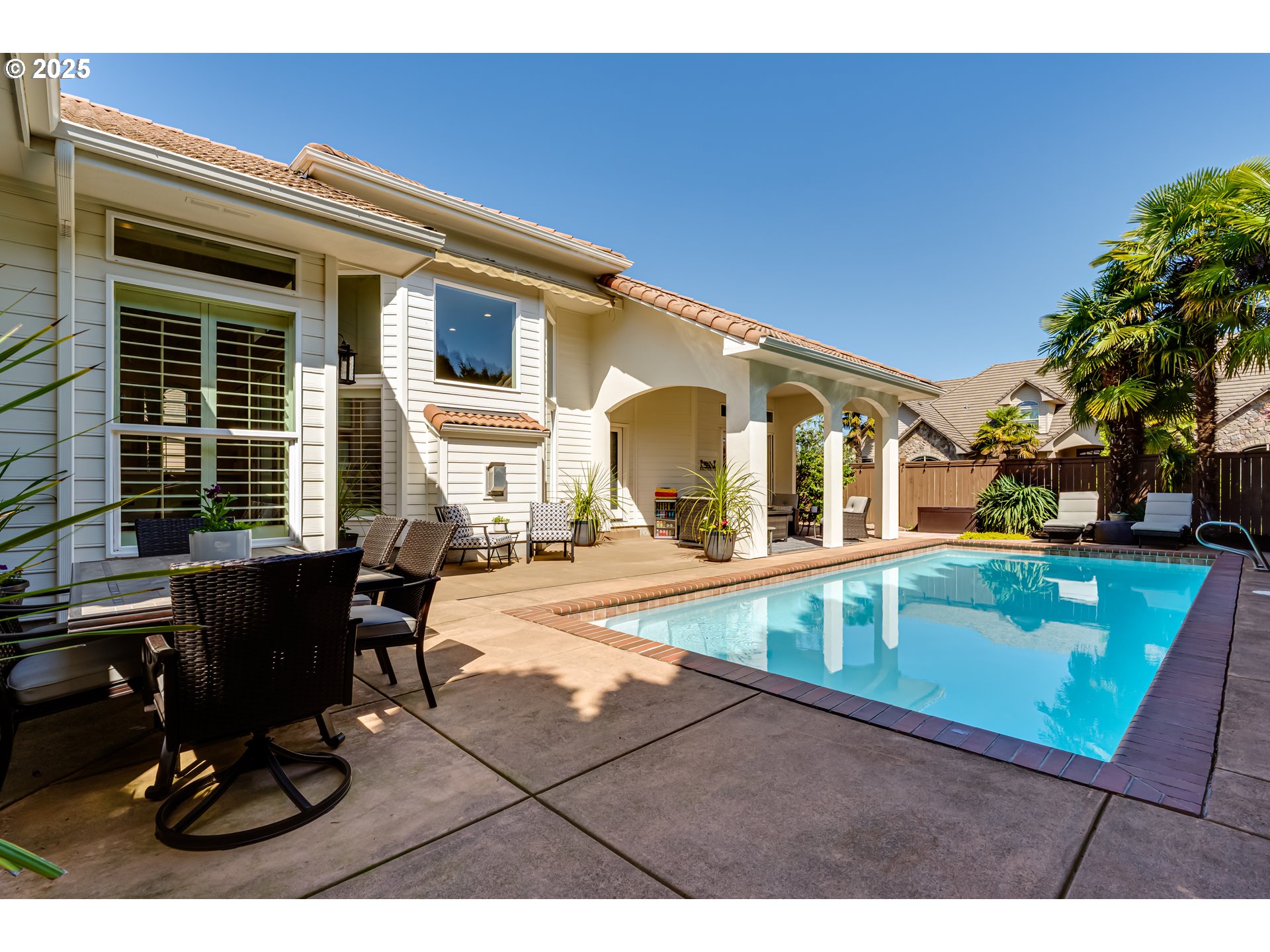 3193 Metolius Drive Eugene, OR 97408 - Photo 29 of 39 a view of a house with lounge chair