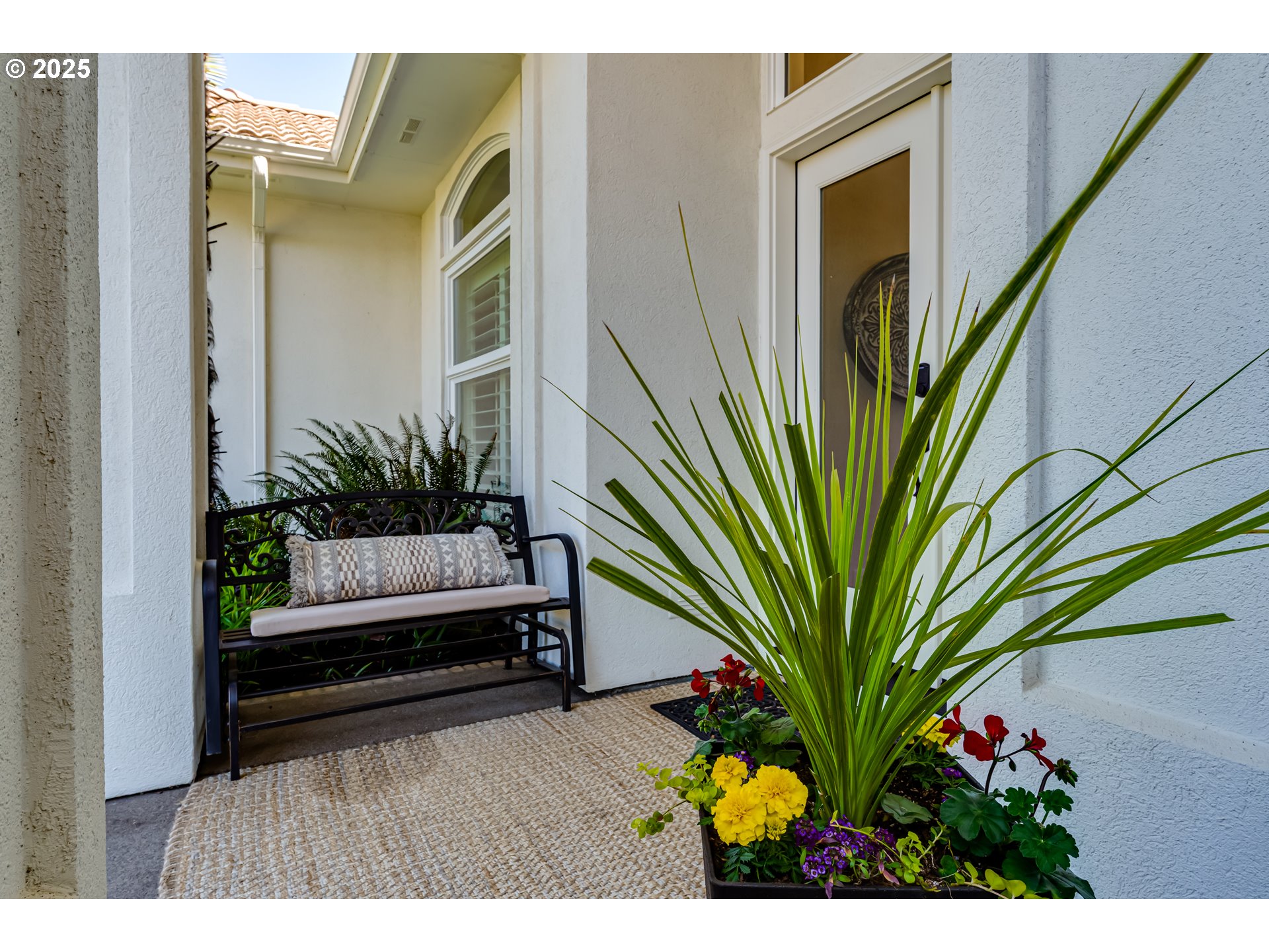3193 Metolius Drive Eugene, OR 97408 - Photo 6 of 39 a house view with a outdoor space