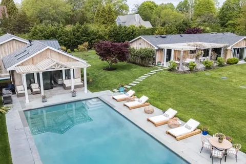 $2,695,000 | 3 Conrad Road, Shelter Island, NY 11964