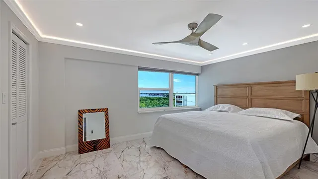 $1,800,000 | 1750 Benjamin Franklin Drive, Unit 9F, Sarasota, FL 34236