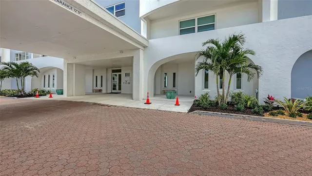 $1,800,000 | 1750 Benjamin Franklin Drive, Unit 9F, Sarasota, FL 34236