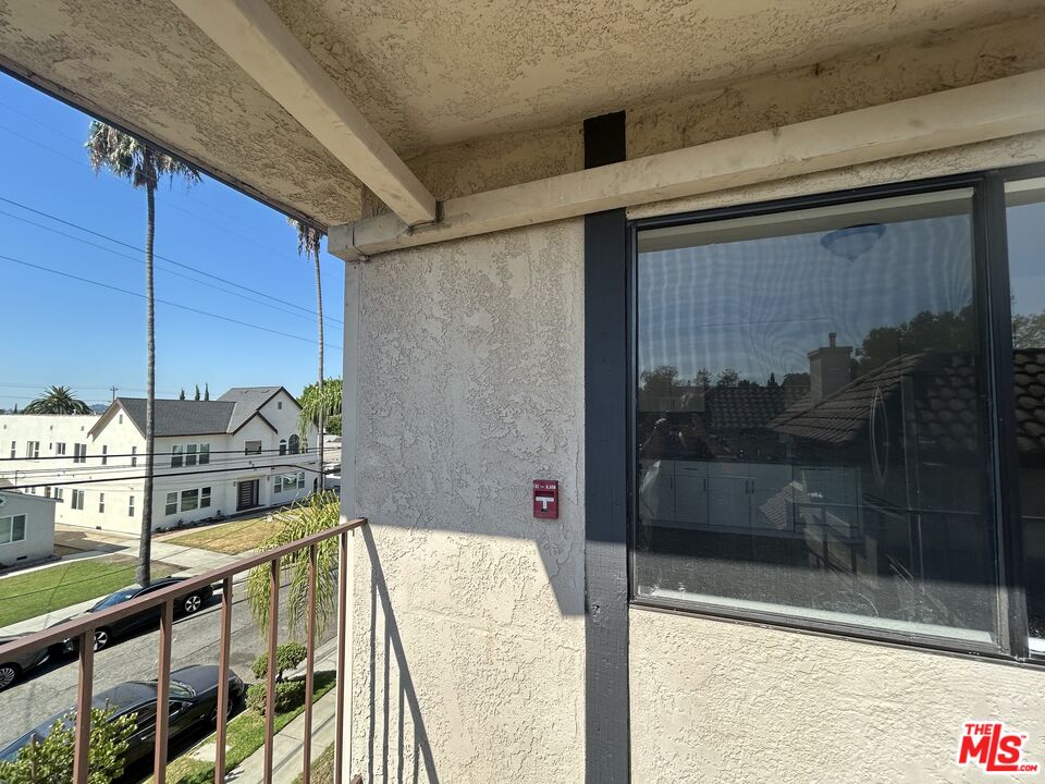 701 Raleigh Street, Unit 4 Glendale, CA 91205 - Photo 2 of 8 Gallery Image 2