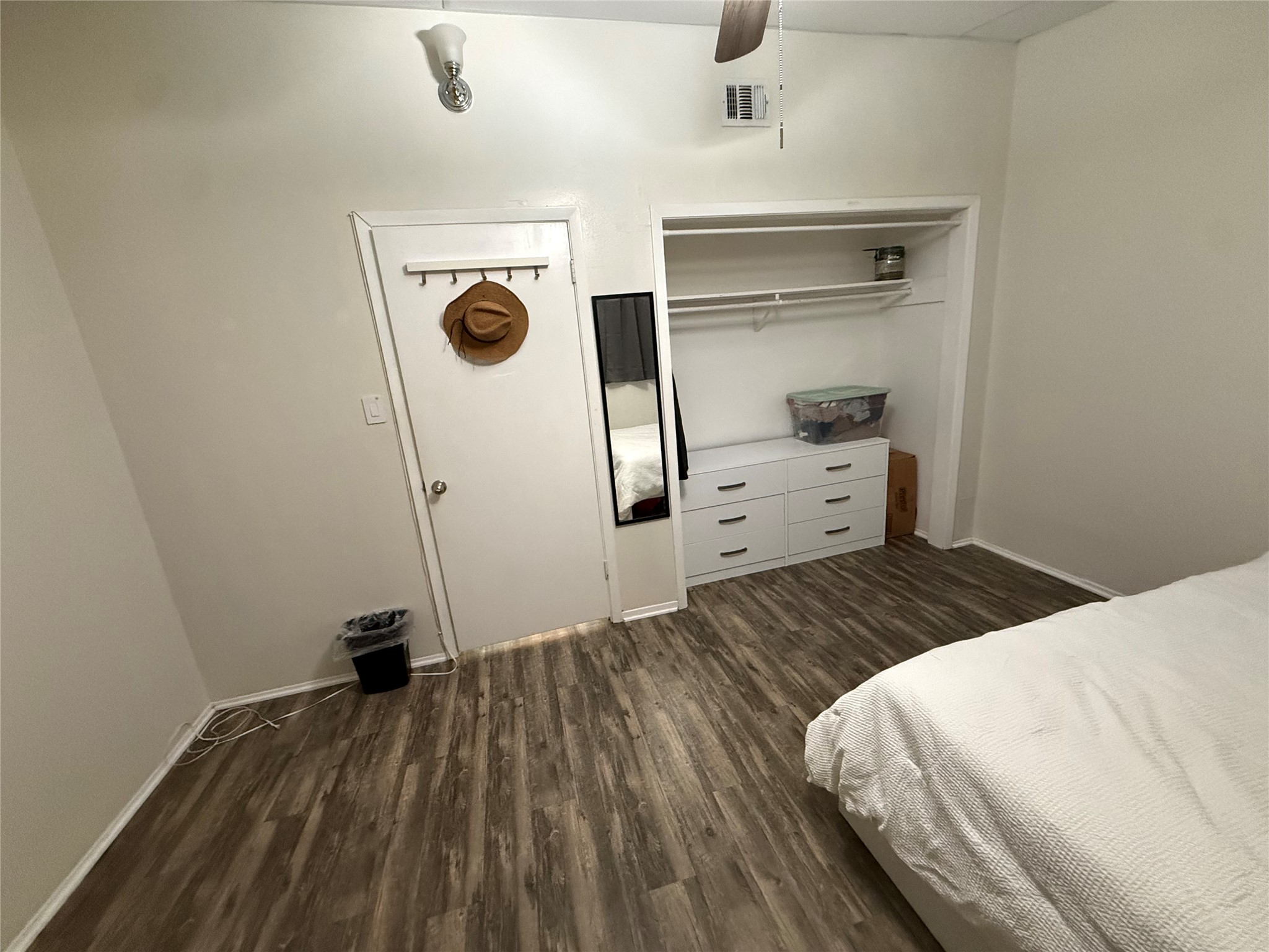 2413 Leon Street, Unit 108 Austin, TX 78705 - Photo 14 of 22 a bedroom with a bed and a window