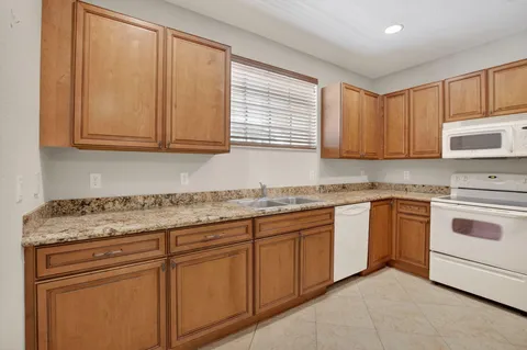 $385,000 | 1418 West Wickham Circle, Unit B, Delray Beach, FL 33445