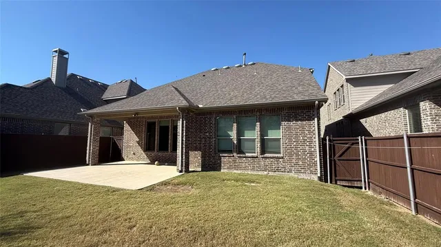 a view of a house with a outdoor space