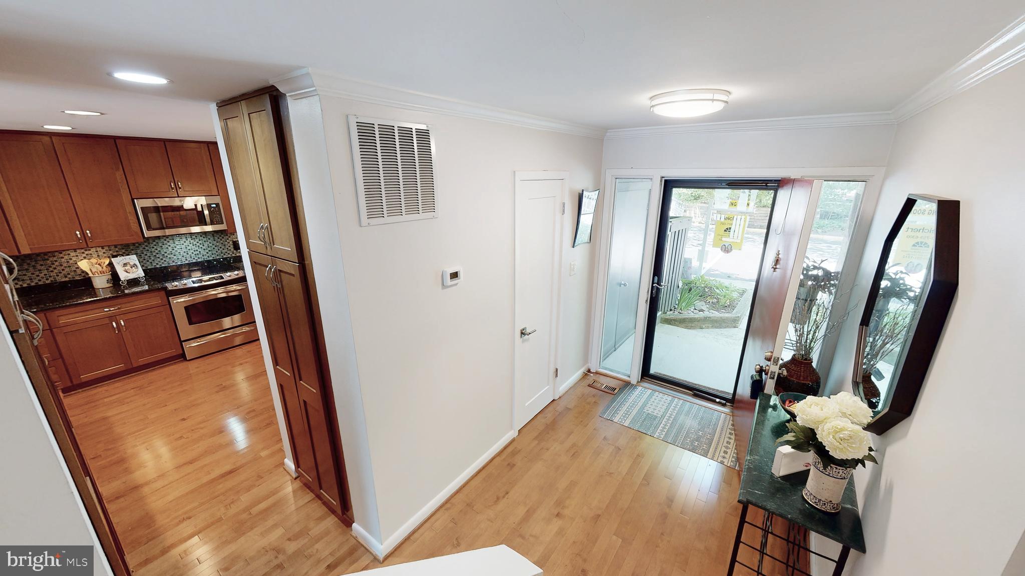2012 Lakebreeze Way Reston, VA 20191 - Photo 5 of 78 Entrance Foyer