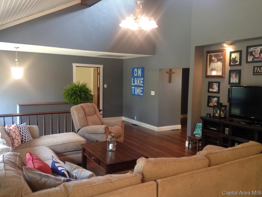 765 Persimmon Road Petersburg, IL 62675 - Photo 11 of 34 Gallery Image 11