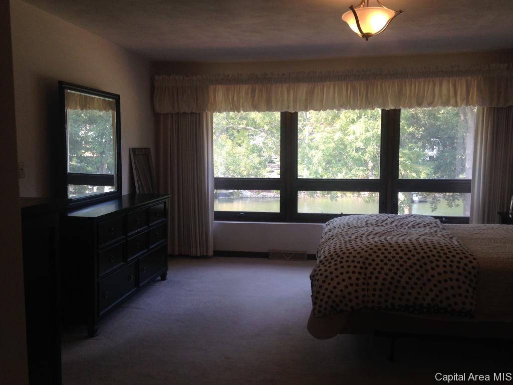 765 Persimmon Road Petersburg, IL 62675 - Photo 12 of 34 Gallery Image 12