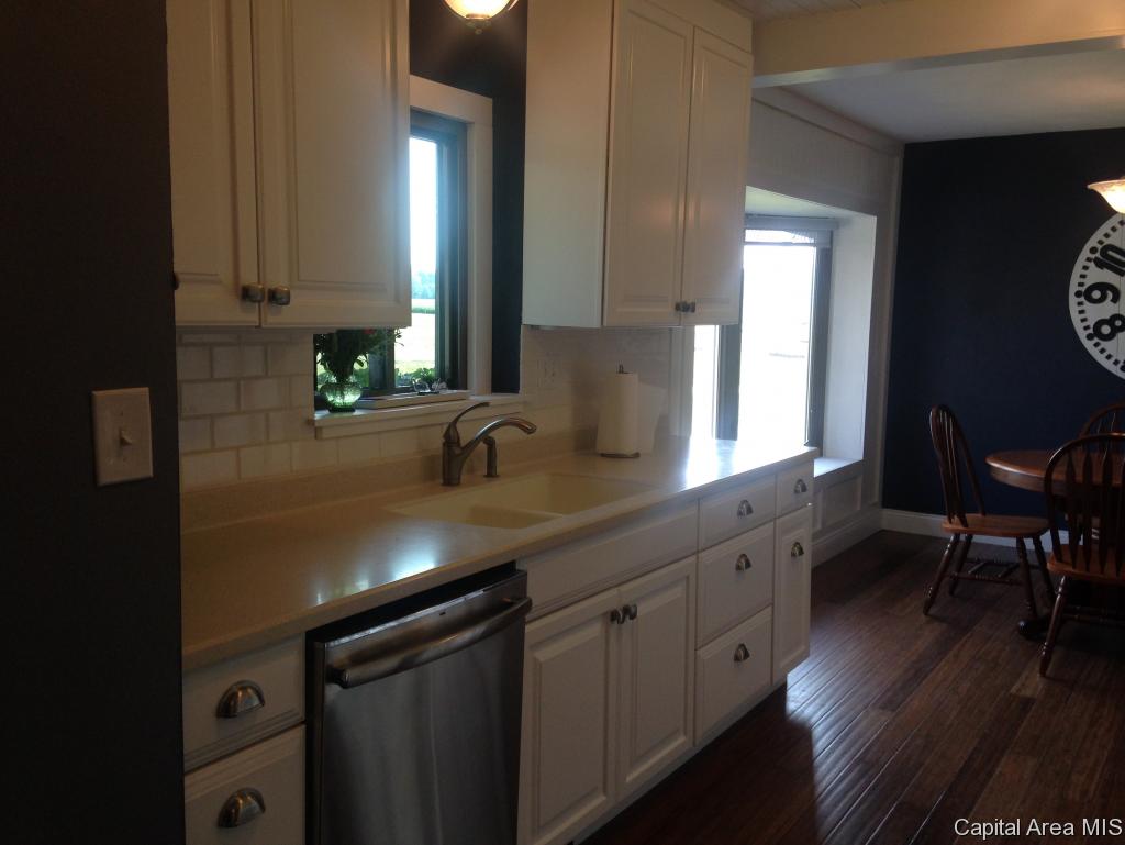 765 Persimmon Road Petersburg, IL 62675 - Photo 15 of 34 Gallery Image 15