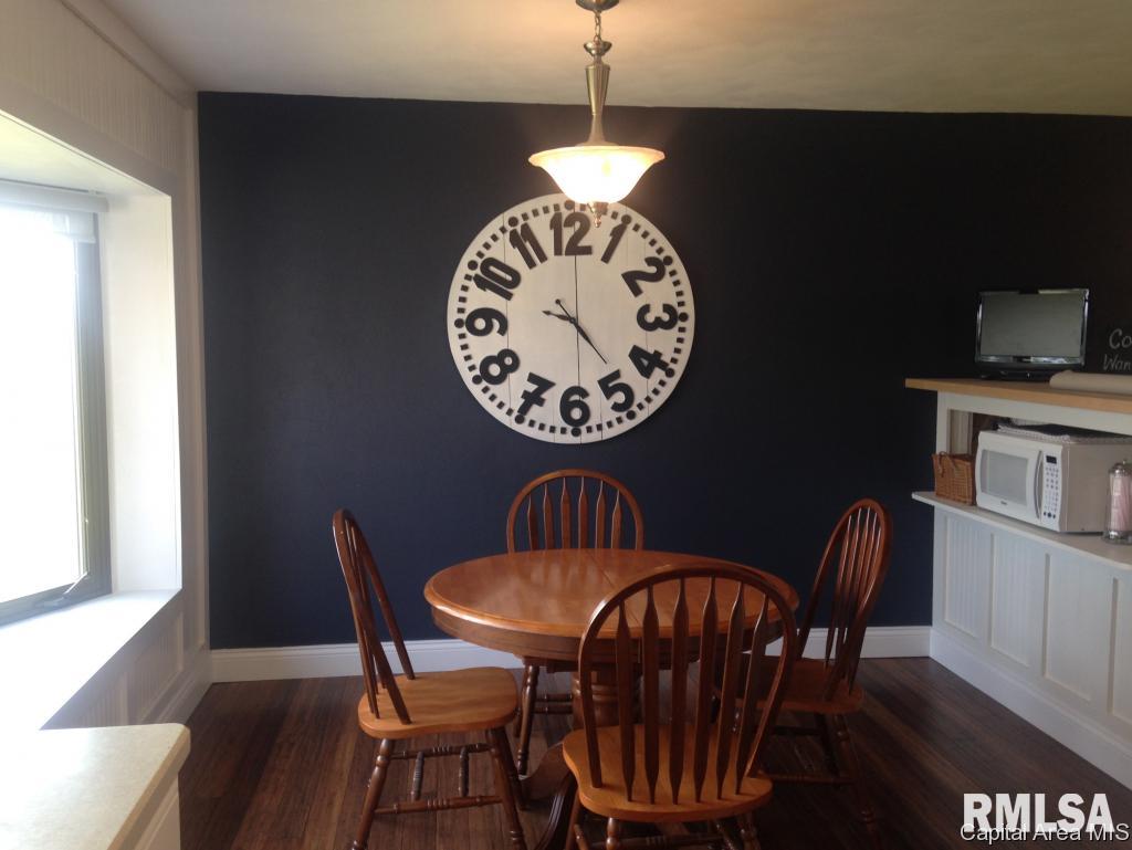765 Persimmon Road Petersburg, IL 62675 - Photo 19 of 34 Gallery Image 19