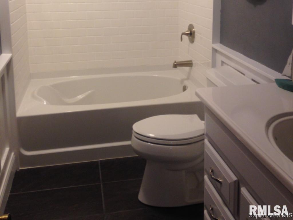 765 Persimmon Road Petersburg, IL 62675 - Photo 28 of 34 Gallery Image 28