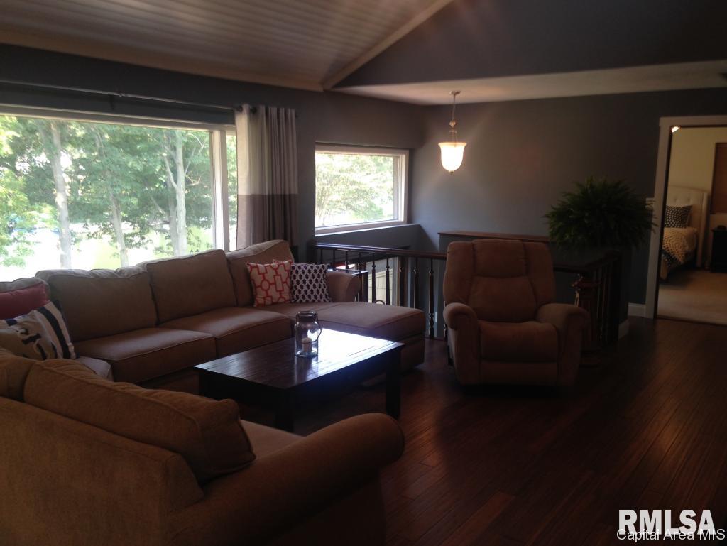 765 Persimmon Road Petersburg, IL 62675 - Photo 9 of 34 Gallery Image 9