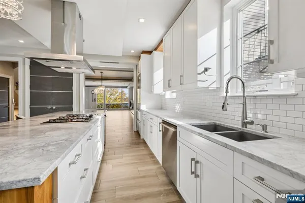 $1,648,000 | 26 Hudson Terrace, Edgewater, NJ 07020