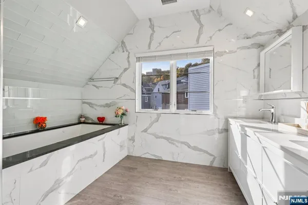 $1,648,000 | 26 Hudson Terrace, Edgewater, NJ 07020