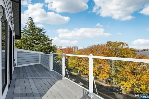 $1,648,000 | 26 Hudson Terrace, Edgewater, NJ 07020