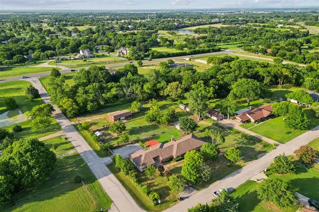 $695,000 | 1 Glen Cove Circle, Lucas, TX 75002