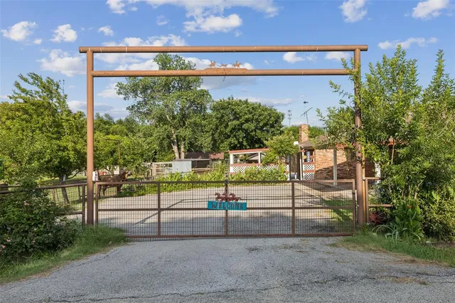 $695,000 | 1 Glen Cove Circle, Lucas, TX 75002