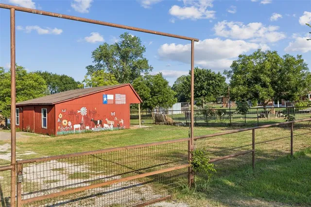 $695,000 | 1 Glen Cove Circle, Lucas, TX 75002