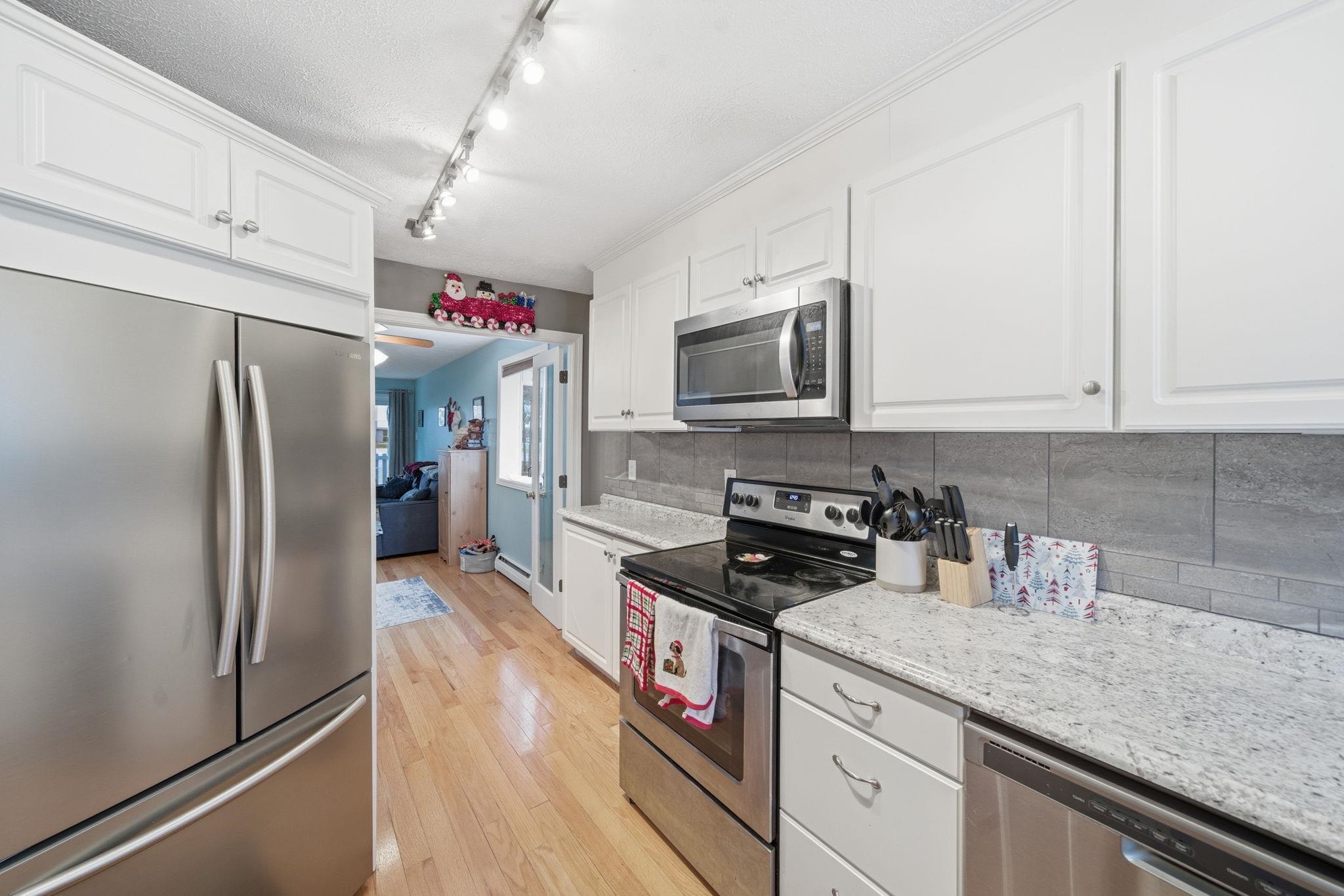 22 Kimberly Drive Merrimack, NH 03054 - Photo 11 of 45