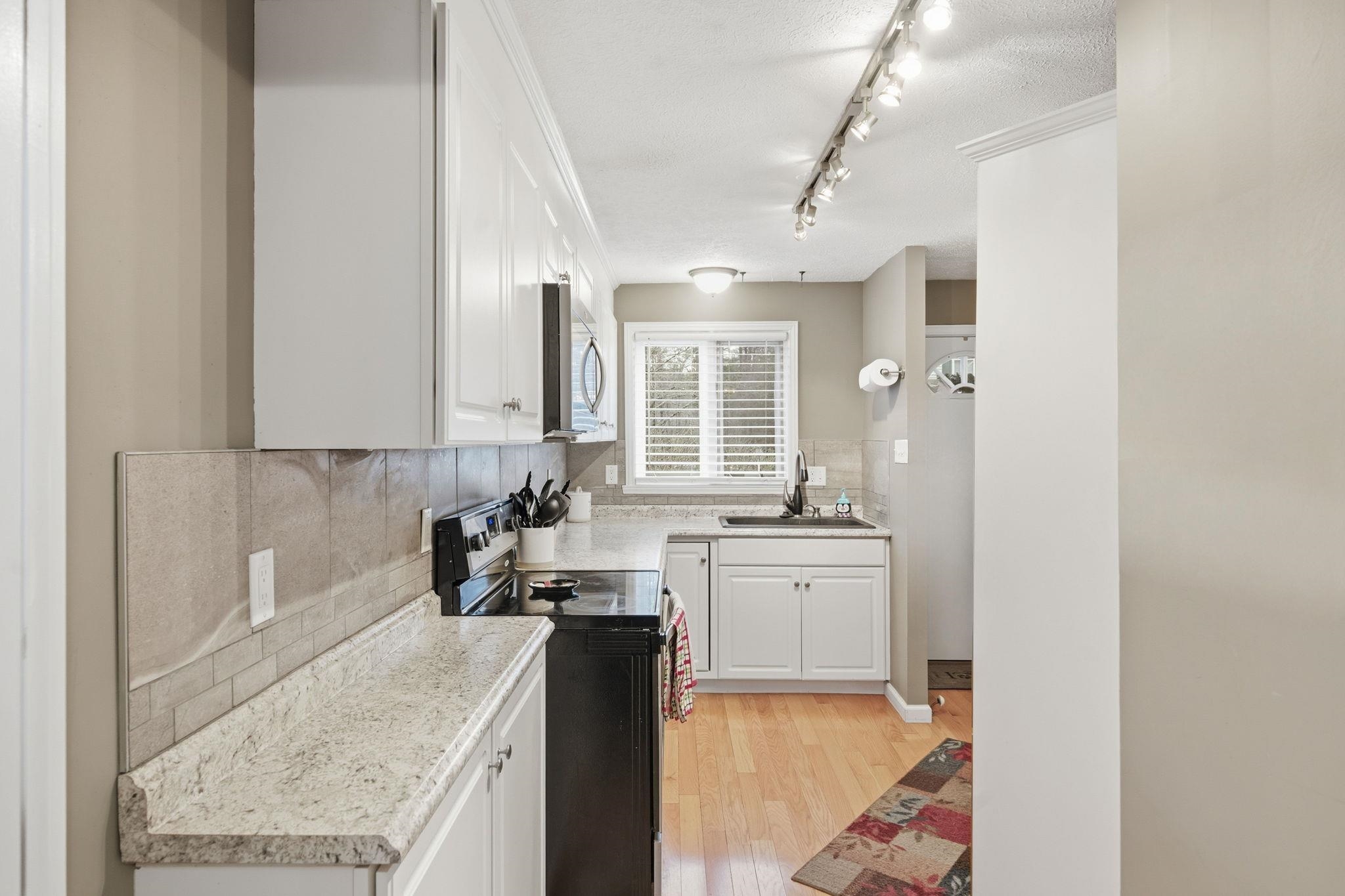 22 Kimberly Drive Merrimack, NH 03054 - Photo 14 of 45