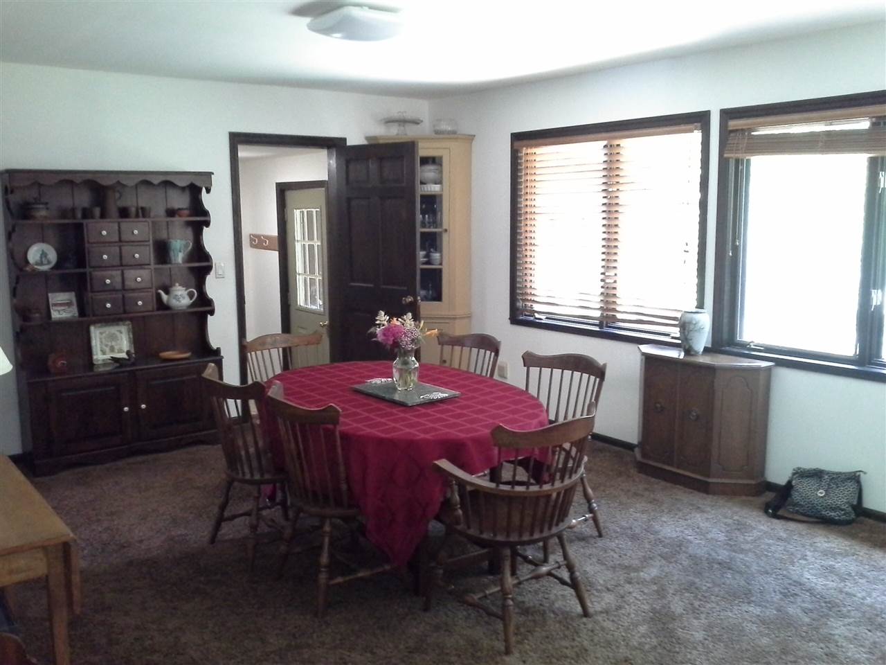 722 Riverside Drive Linden, MI 48451 - Photo 9 of 26 31385694-8.JPG